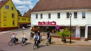 Schöningens E-Bike-Verleih ist im Stadtzentrum bei "Omas Drahtesel"
